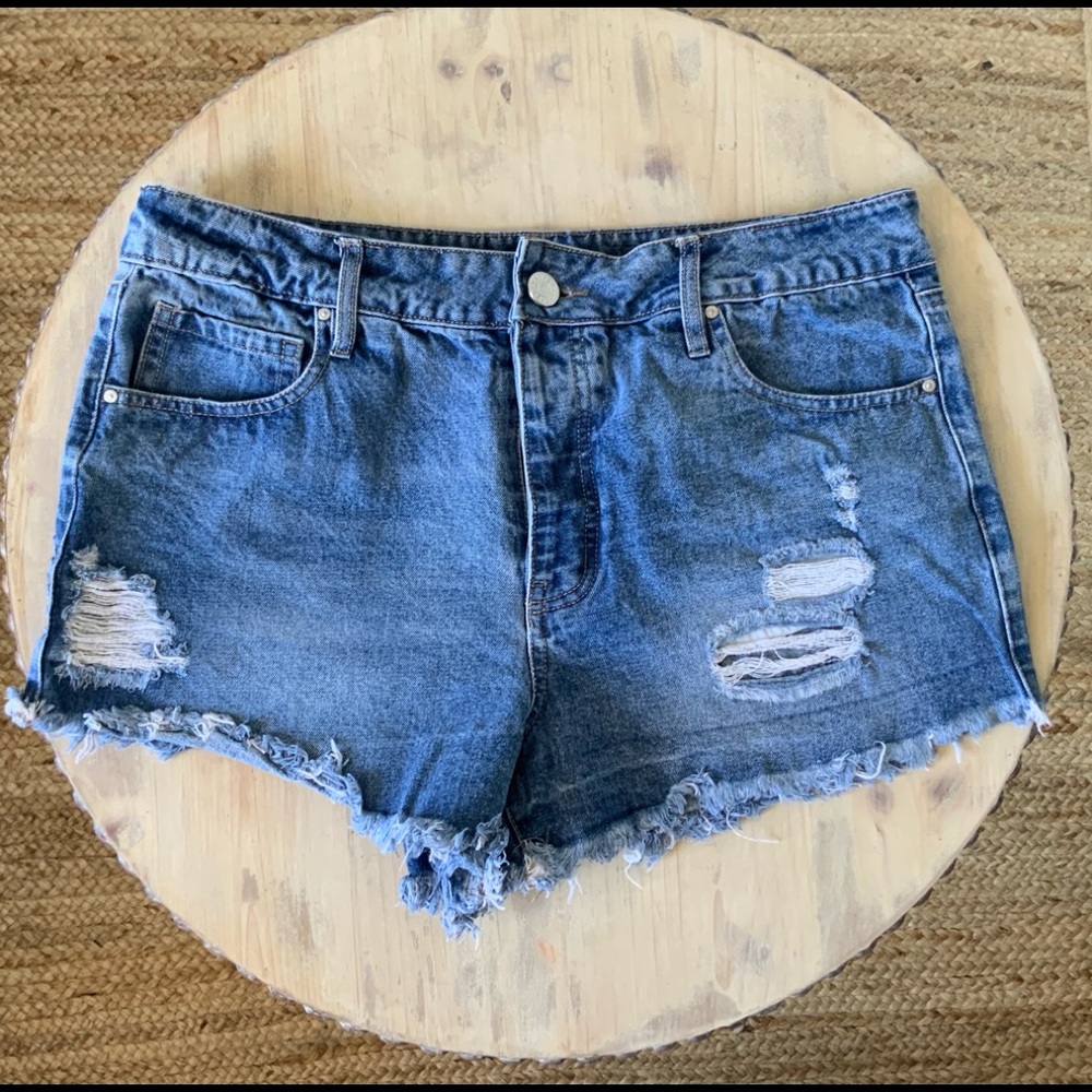Refuge Distressed/Destroyed Festival Shorts, SZ 10